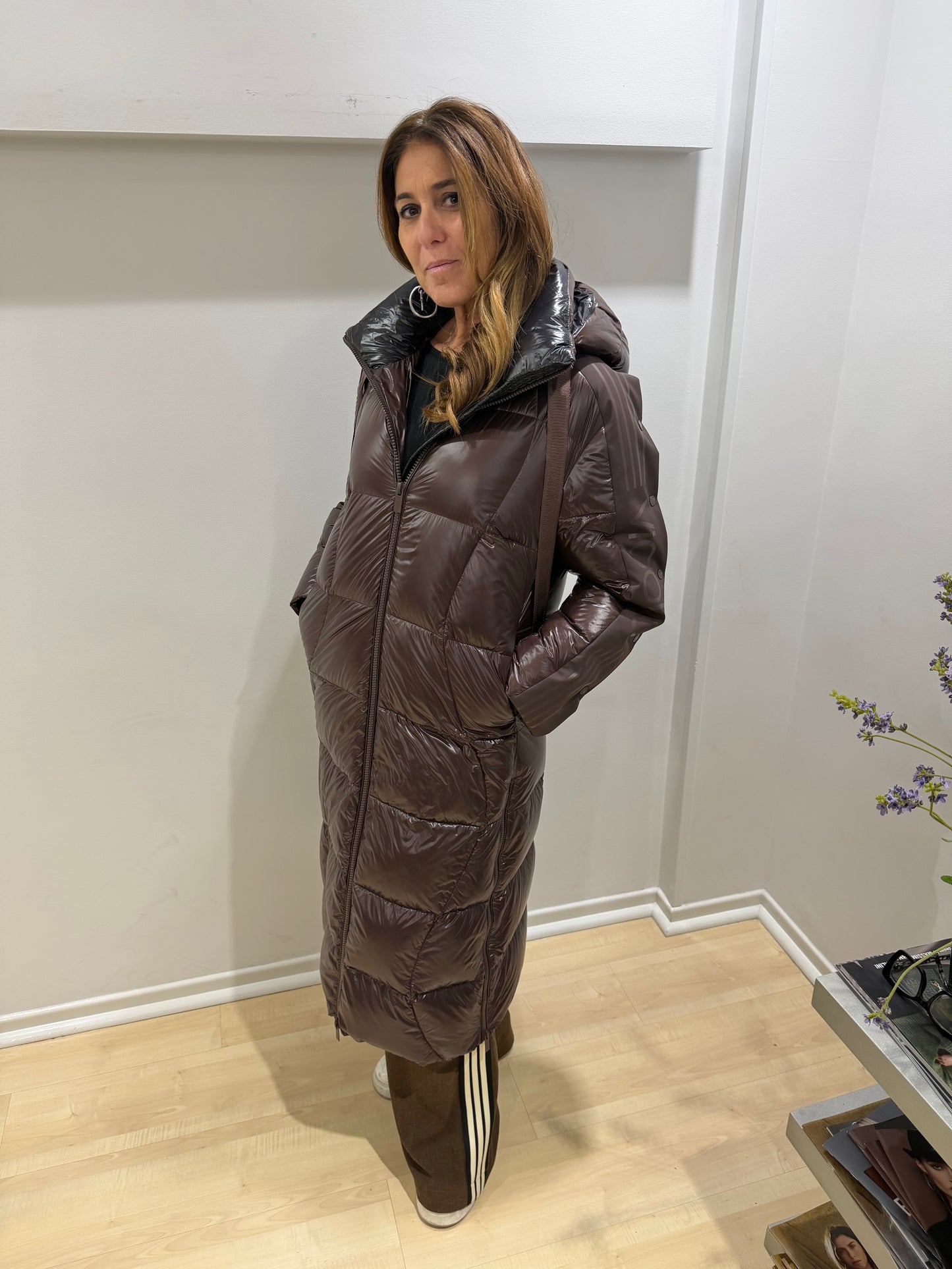 Piumino Marrone Lungo Vicolo