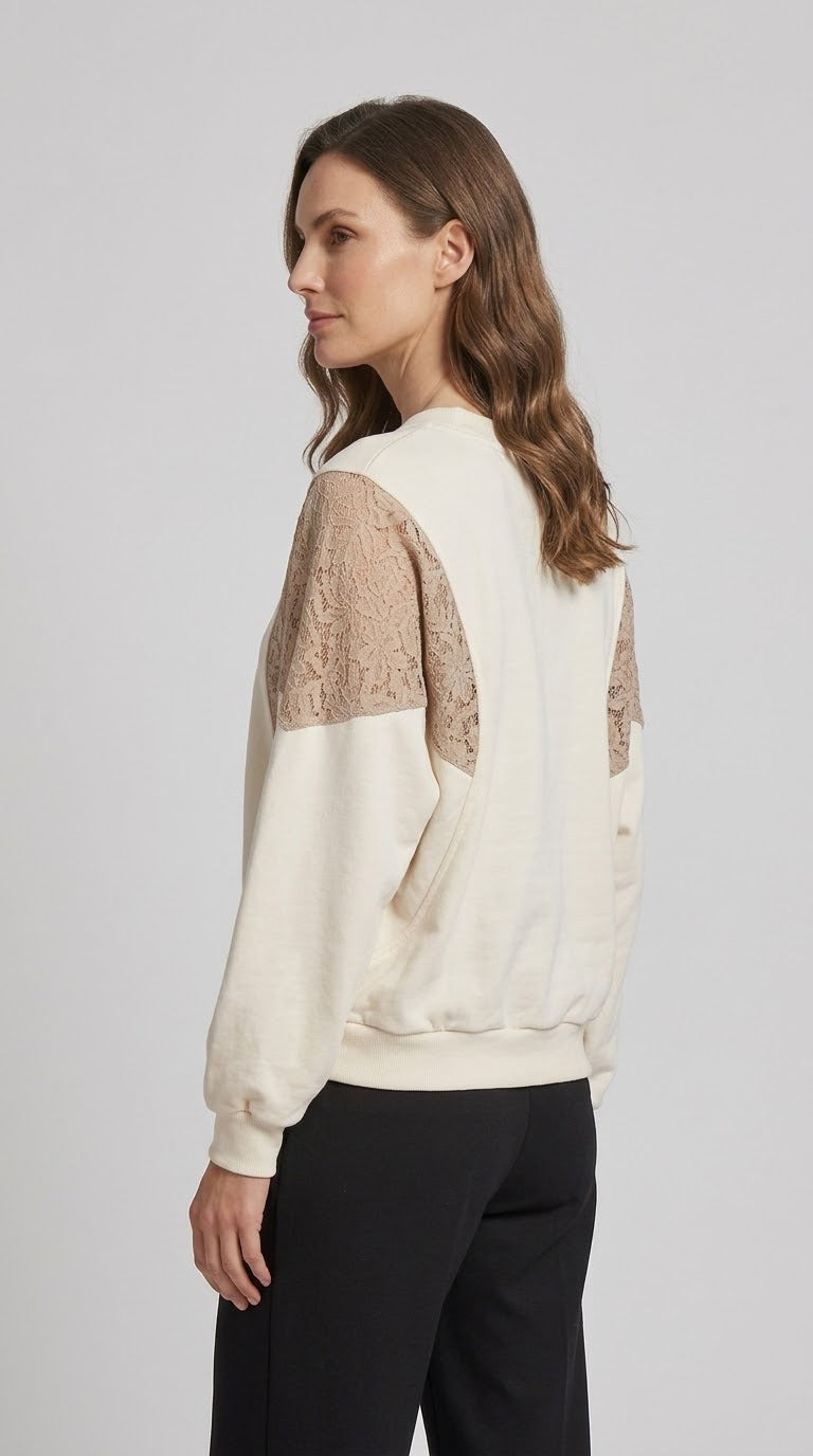 Felpa over Kikisix con pizzo su spalla 2 var. colore
