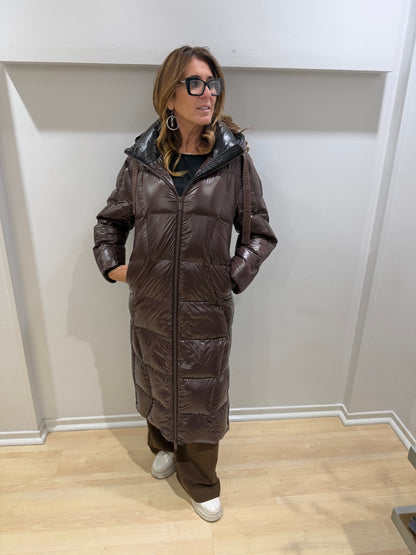 Piumino Marrone Lungo Vicolo