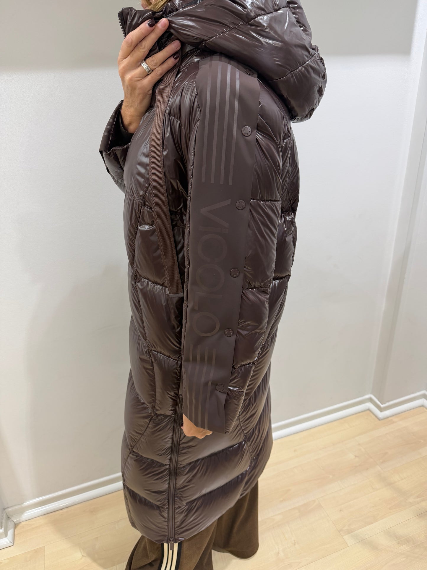 Piumino Marrone Lungo Vicolo