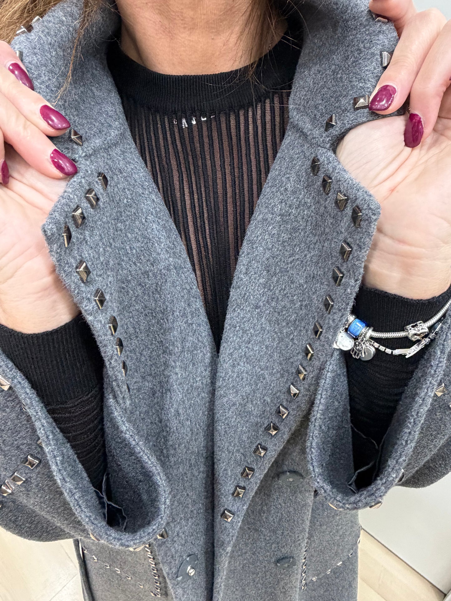 Cappotto grigio Vicolo con borchie